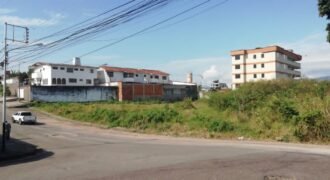 Vende Terreno en Pueblo Nuevo con proyecto de 6 locales comerciales y 12 apartamentos