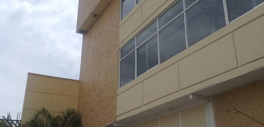 Grupo Inter Vende Edificación apta para uso industrial y comercial construido para industria textil o similar